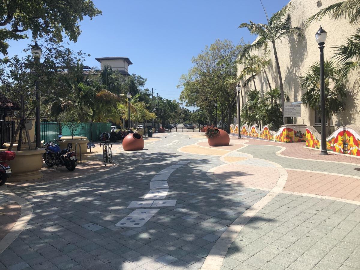 Pensión Zbunkz - Little Havana